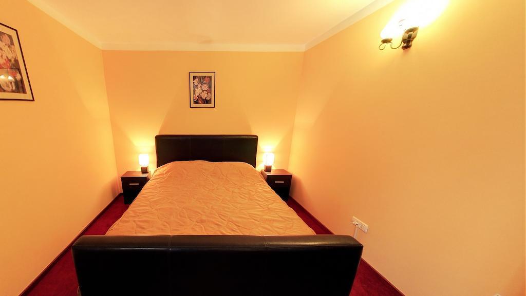 La Storia Guest House 피테슈티 외부 사진