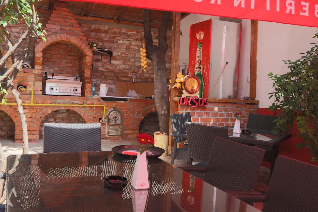 La Storia Guest House 피테슈티 외부 사진